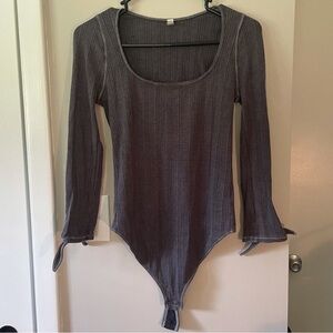Free People Intimately grey scoop neck ribbed 3/4 tie sleeve snap bodysuit